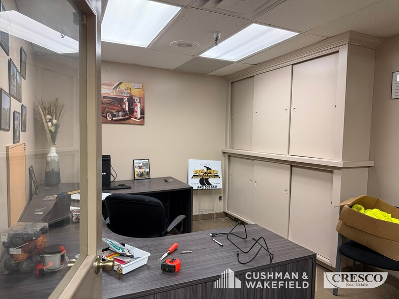 More Photos Of 201 Williams St, Elyria Warehouse For Sale