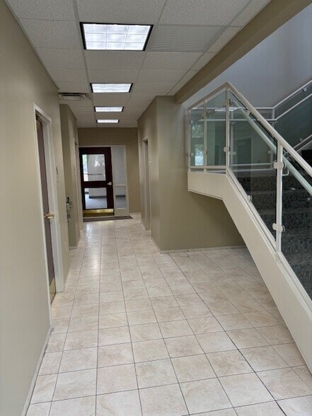 More Photos Of 5001 Horizons Dr, Columbus Medical For Lease