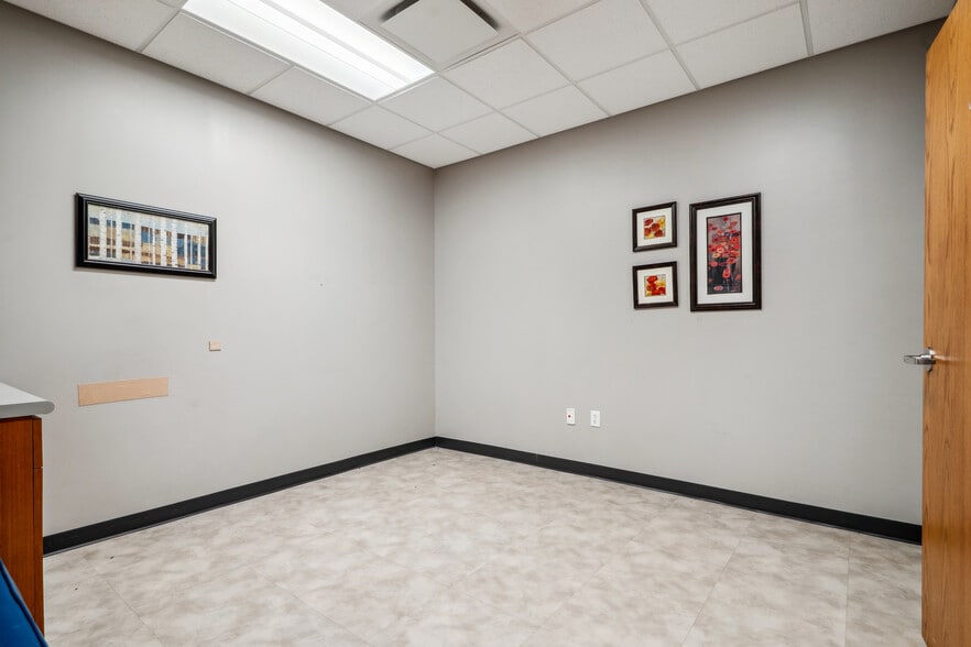 More Photos Of 1414 Main St, Keokuk Office For Sale