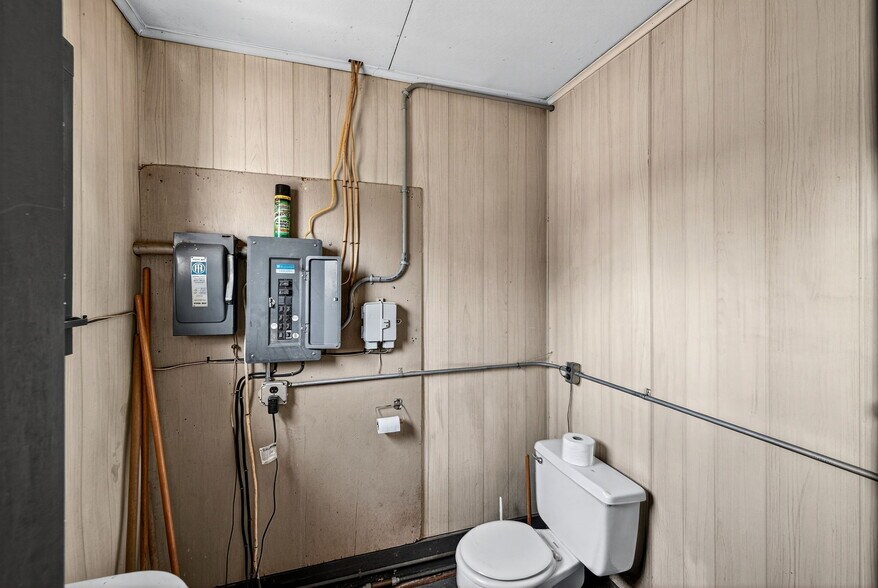 More Photos Of 23 W Main St, Canton Flex For Sale