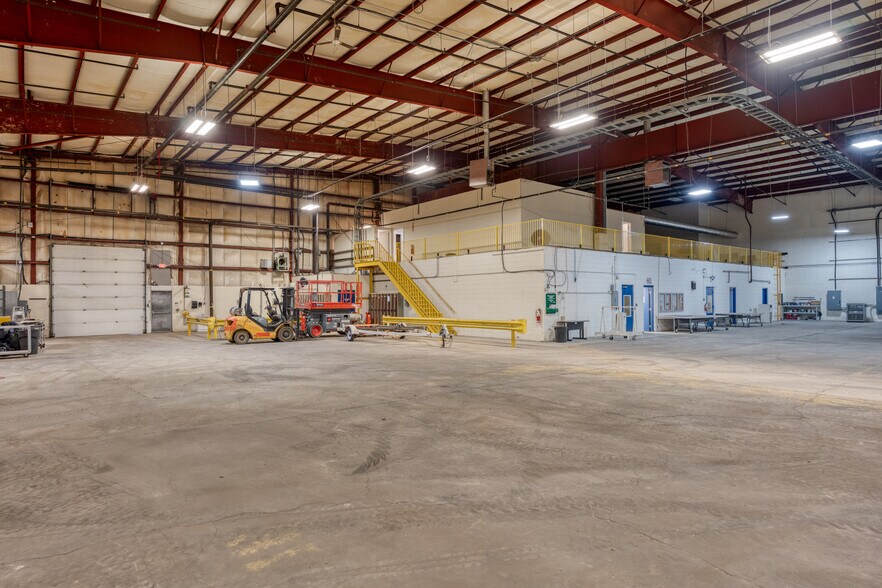 More Photos Of 6040 Progress St, Niagara Falls Warehouse For Lease