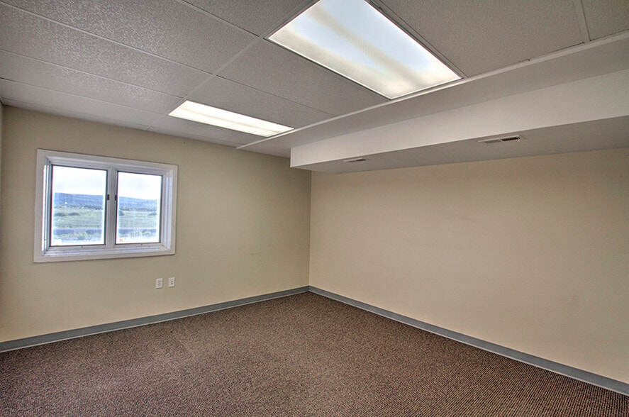 More Photos Of 225 West St, Evanston Light Manufacturing For Sale