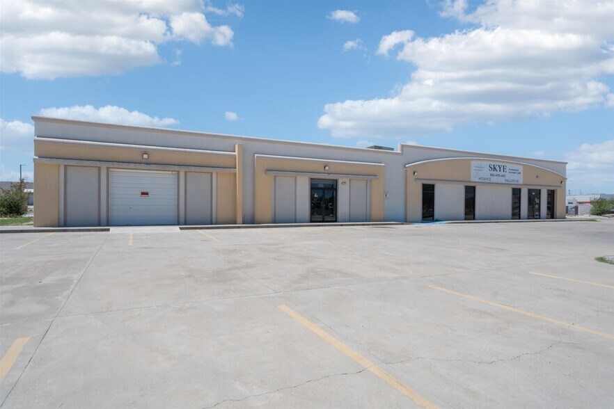 Primary Photo Of 159 Braddie Dr, Del Rio Light Distribution For Sale