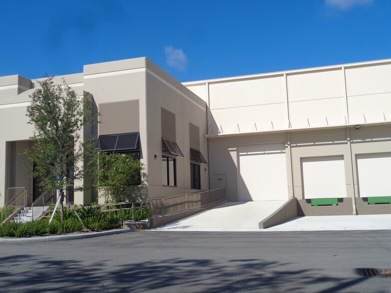 More Photos Of 10400 NW 55th St, Sunrise Manufacturing For Lease