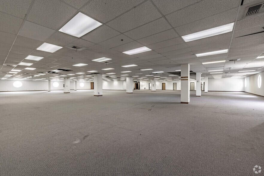 More Photos Of 2711-2717 Winona Ave, Burbank Research And Development For Sale