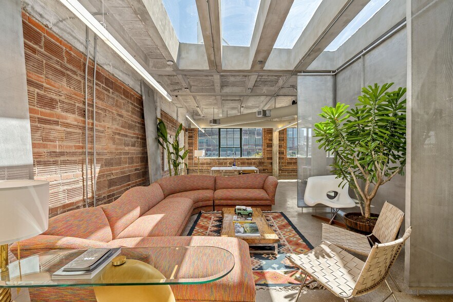 More Photos Of 1701 Commerce St, Houston Loft Creative Space For Lease