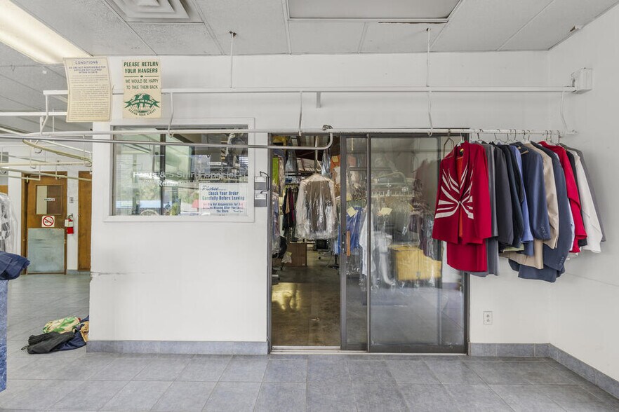 More Photos Of 711 N University Dr, Nacogdoches General Retail For Sale