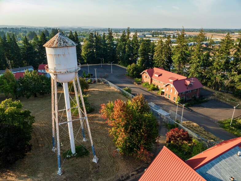 More Photos Of 2450 Strong Rd SE, Salem Correctional Facility For Sale