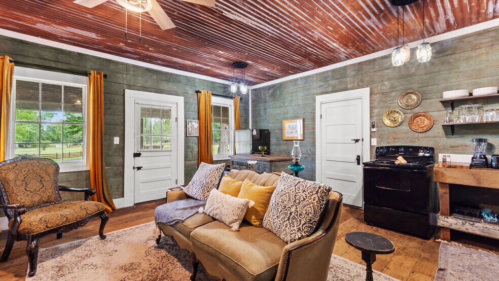 More Photos Of 1010 Conway St, Washington Specialty For Sale