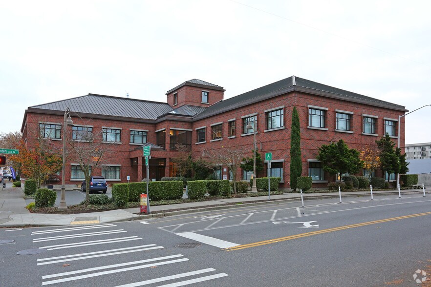 More Photos Of 911 N 145th St, Seattle Office For Sale