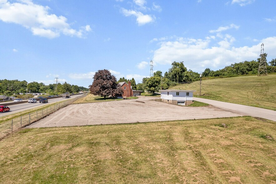 More Photos Of 810 Carlton Dr, Bentleyville Office For Lease