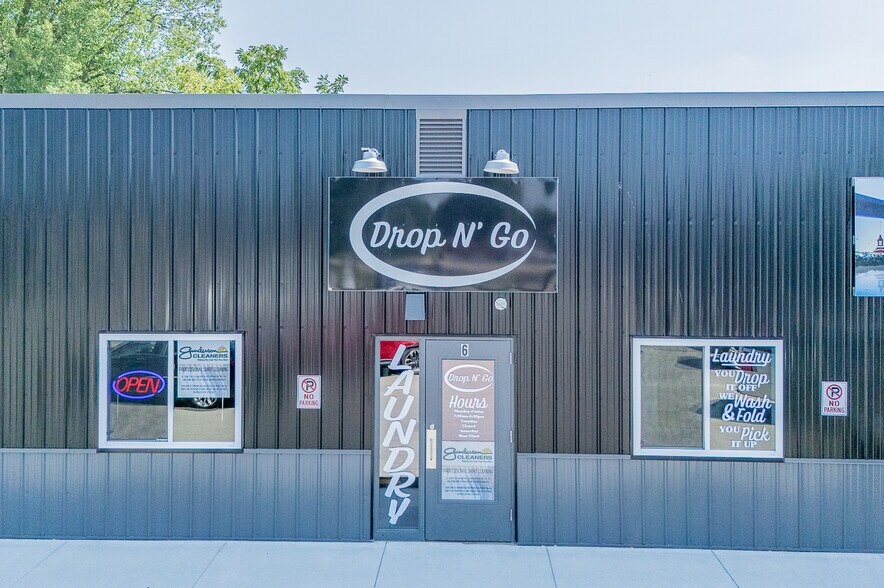 More Photos Of 1186 N Shawano St, New London General Retail For Lease