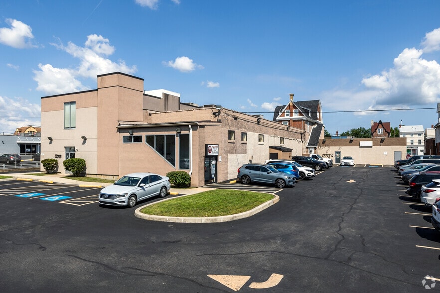 More Photos Of 8015-8021 Frankford Ave, Philadelphia Medical For Lease