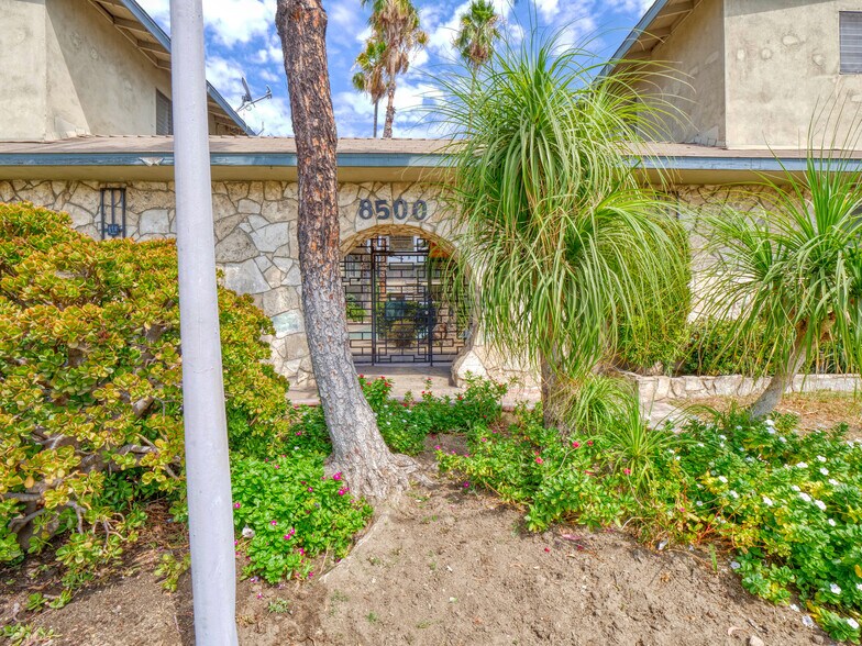 More Photos Of 8500 Sunland Blvd, Sun Valley Apartments For Sale