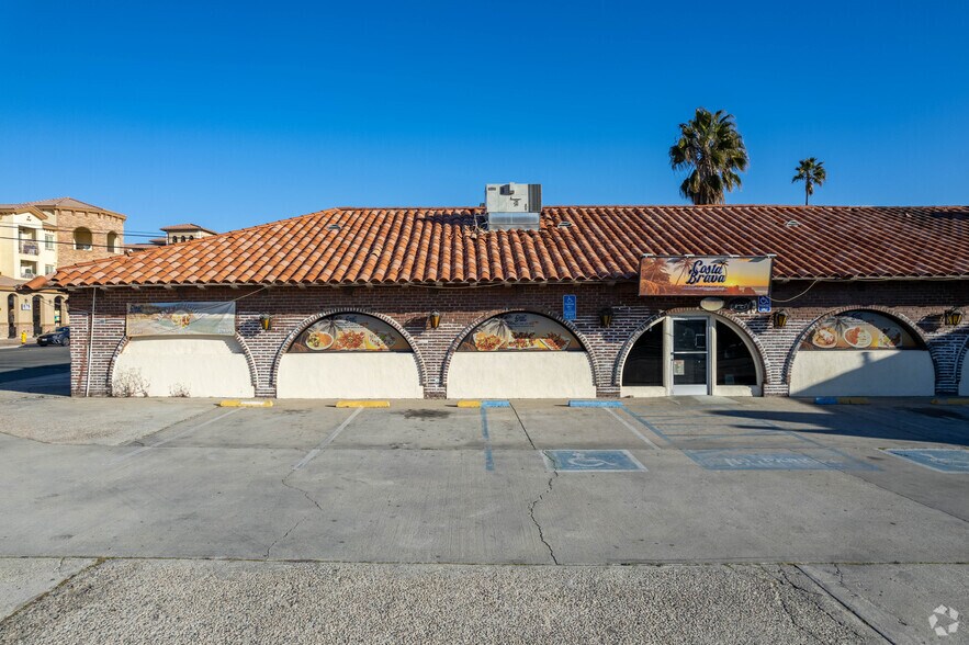 More Photos Of 114 E 11th St, Perris Restaurant For Lease