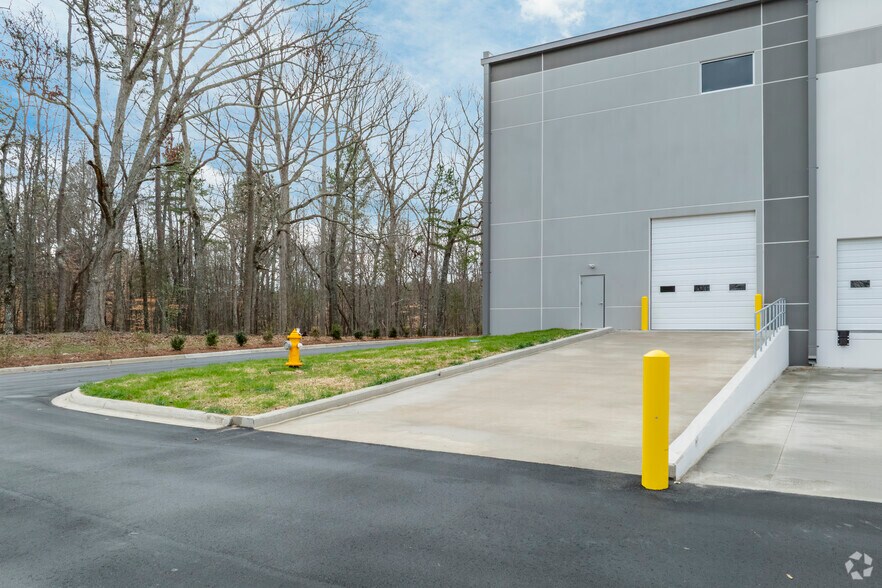 More Photos Of 11006 Mount Holly Huntersville Rd, Huntersville Distribution For Lease
