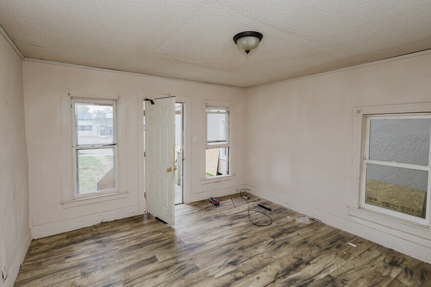More Photos Of 123 E Madison Ave, Arkansas City Apartments For Sale