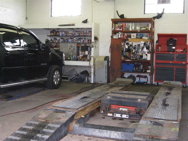 More Photos Of 305 W Clifton St, Tomah Showroom For Sale