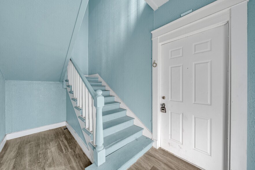More Photos Of 1409 W Woodlawn Ave, San Antonio Apartments For Sale