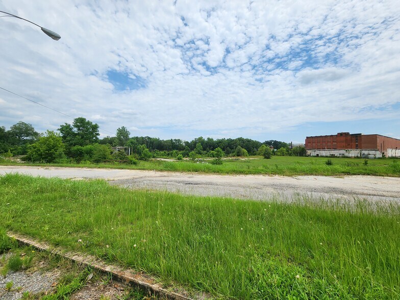 More Photos Of 20th AVE, Valley Light Manufacturing For Sale