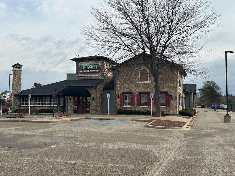 More Photos Of 3015 W Shore Dr, Holland Restaurant For Sale