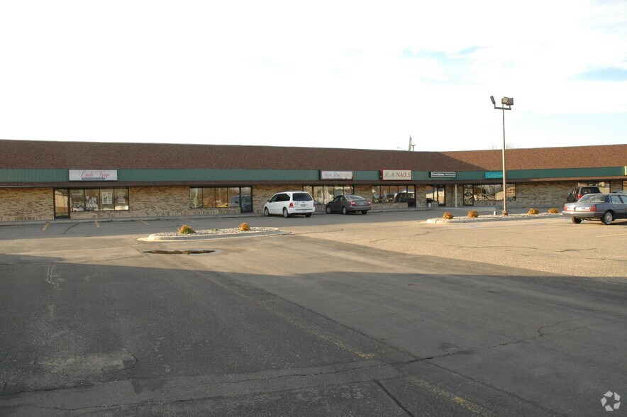 More Photos Of 2607-2621 University Dr S, Fargo General Retail For Lease