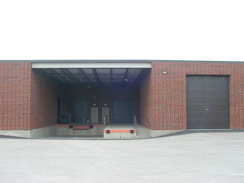 More Photos Of 50 Lakeview Pky, Vernon Hills Light Manufacturing For Lease