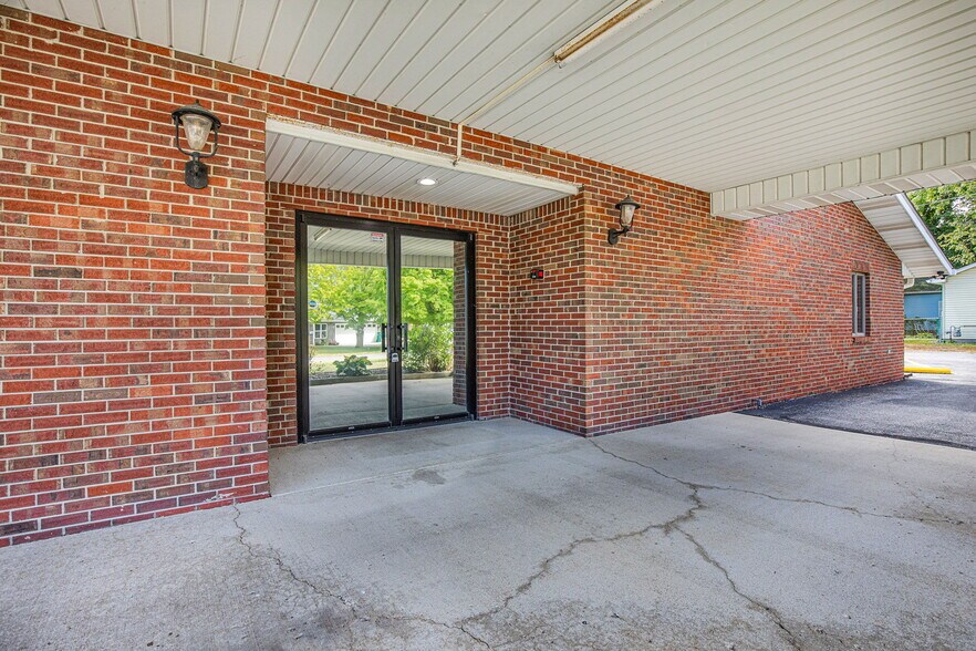 More Photos Of 1301 S Meridian St, Lebanon Religious Facility For Sale