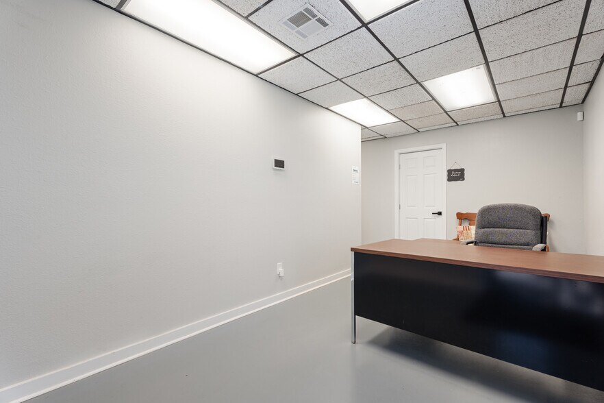 More Photos Of 25100 N Us-59 Hwy, Afton Office For Sale