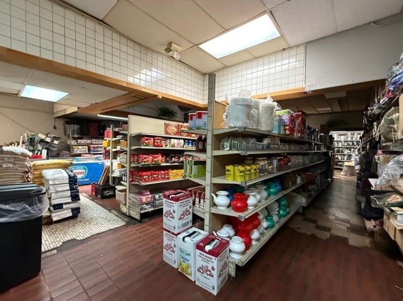 More Photos Of 10224 Conant St, Hamtramck Storefront For Sale