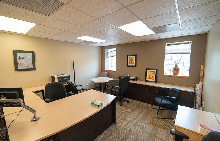 More Photos Of 255 Sherbrook St, Winnipeg Office For Sale