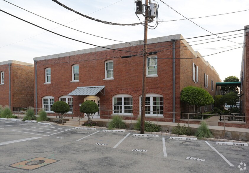 More Photos Of 604 E 4th St, Fort Worth Unknown For Lease