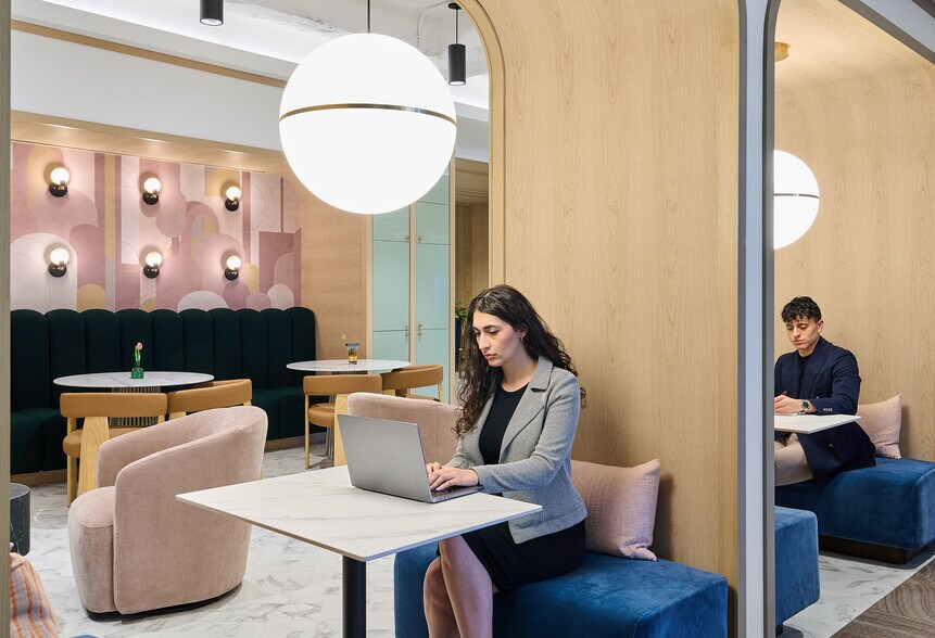 More Photos Of 745 Fifth Ave, New York Coworking Space