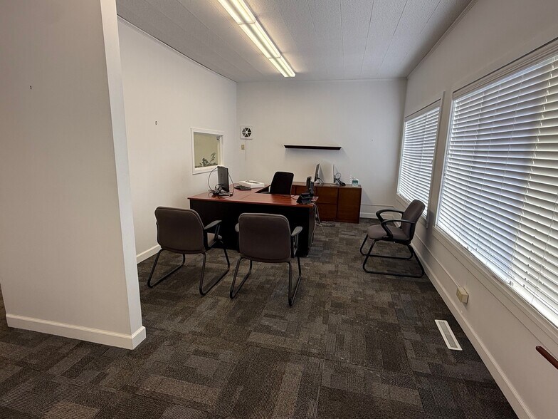 More Photos Of 609 E Madison Ave, Des Moines Office For Lease