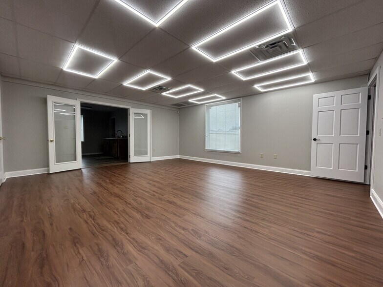 More Photos Of 188 Cal Batsel Rd, Bowling Green Office For Sale