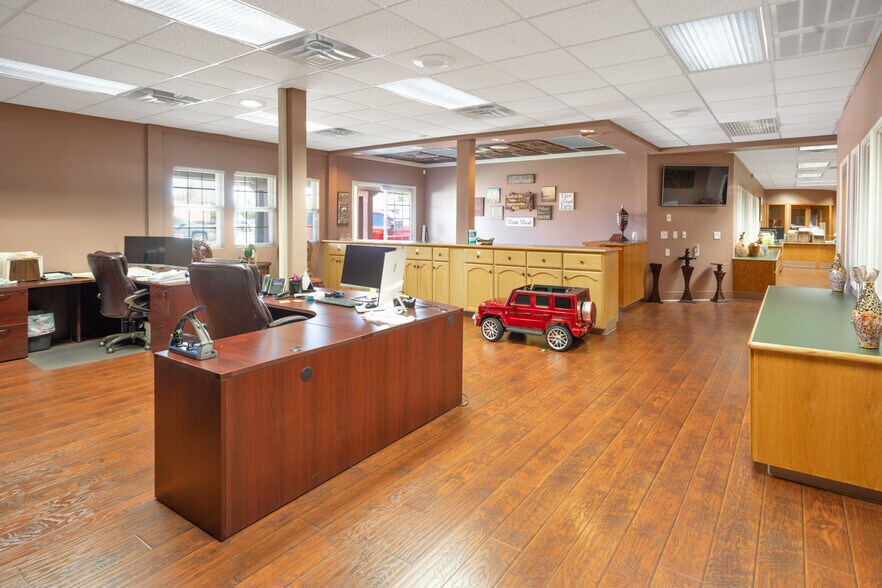 More Photos Of 1227 Bridge St, Yuba City Office For Sale