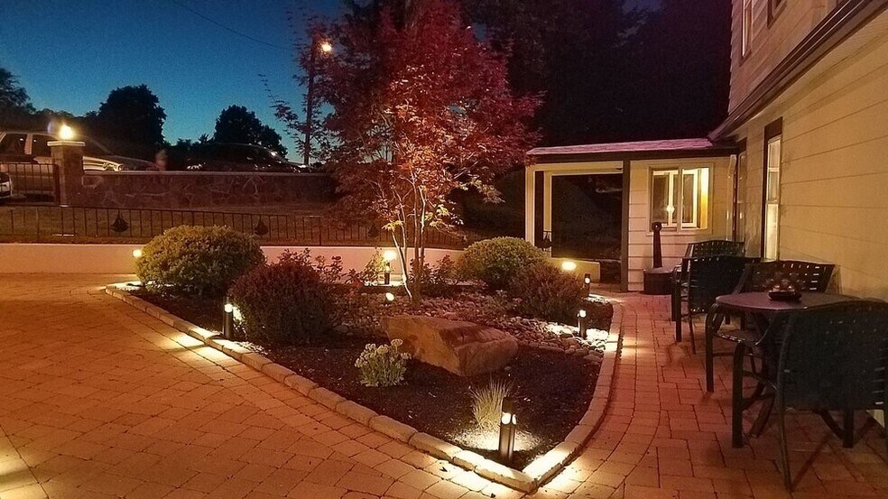 More Photos Of 1725 US-9W Hwy, Milton Hospitality For Sale