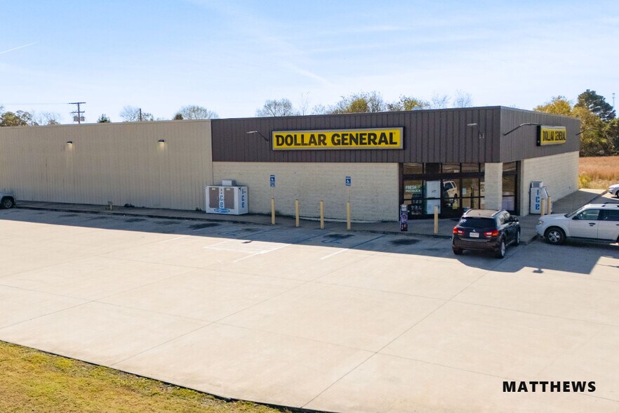 Primary Photo Of 100 Highway 64, Killen General Retail For Sale