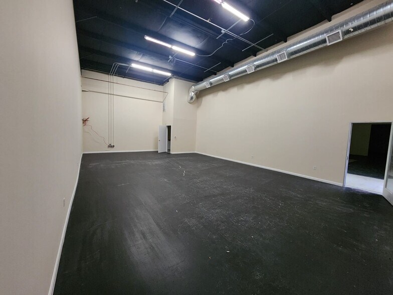 More Photos Of 5485 W Sam Houston Pky N, Houston Unknown For Lease