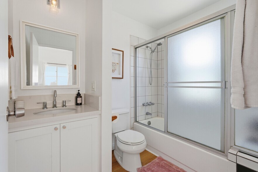More Photos Of 521 Venice Way, Venice Apartments For Sale