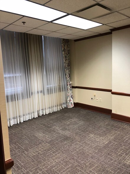 More Photos Of 934 3rd St, Alexandria Office Residential For Sale