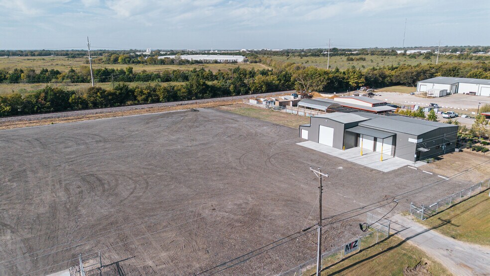 More Photos Of 2603 S Kaufman St, Ennis Industrial For Sale