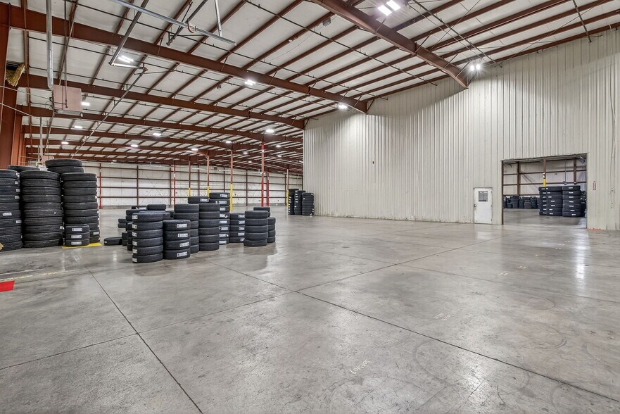 More Photos Of 1500 Dismuke Dr, Farmington Distribution For Sale