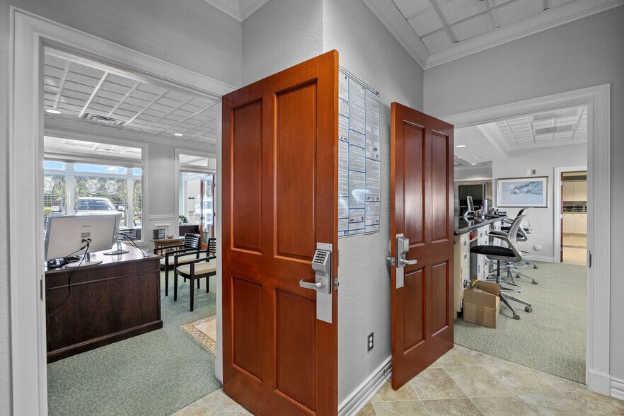 More Photos Of 8468 Caratoke Hwy, Powells Point Bank For Lease