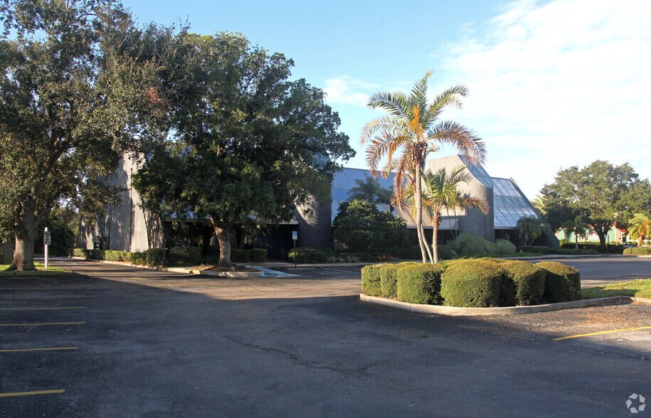 More Photos Of 6740 Crosswinds Dr, Saint Petersburg Coworking Space