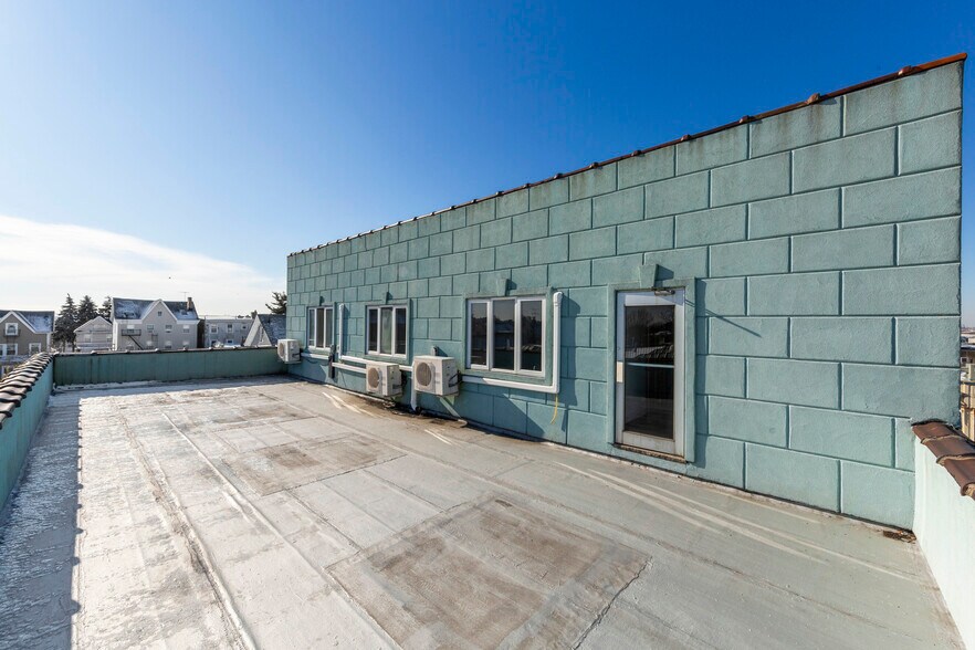 More Photos Of 14-07 113th St, College Point Research And Development For Lease