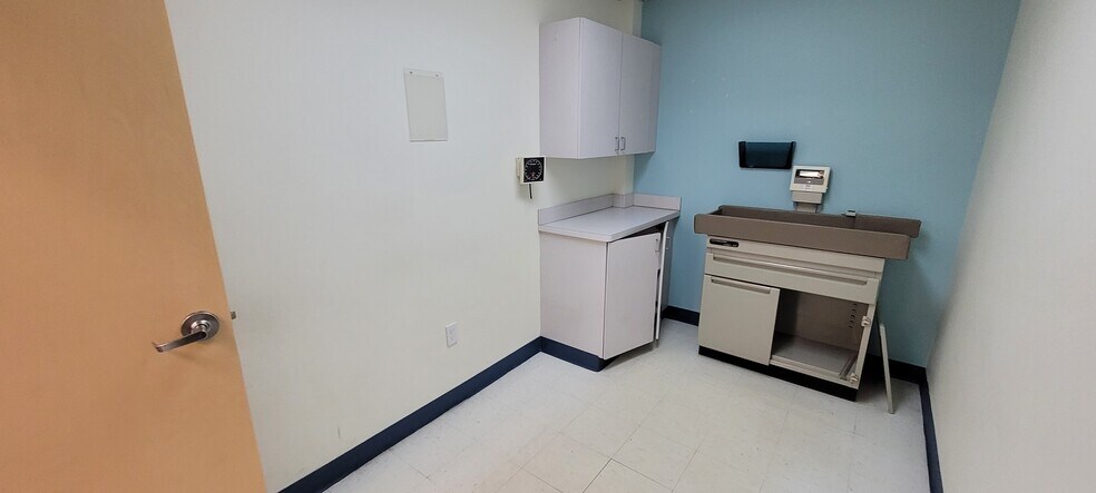 More Photos Of 11709 Lorain Ave, Cleveland Medical For Lease