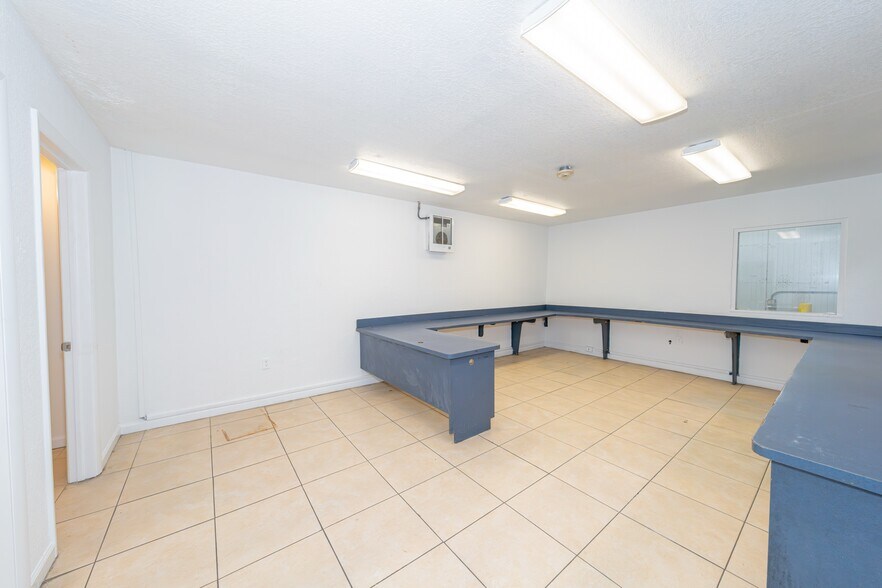More Photos Of 18770 NE 6th Ave, Miami Refrigeration Cold Storage For Lease