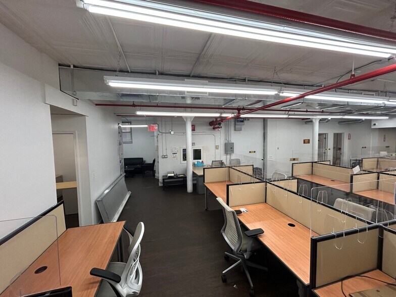 More Photos Of 122-126 18th St, Brooklyn Warehouse For Lease