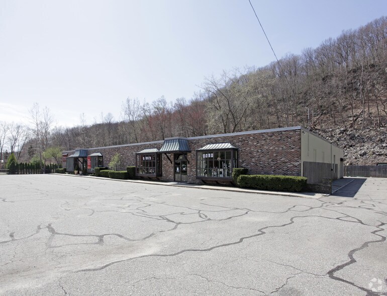 More Photos Of 631-643 Danbury Rd, Wilton Freestanding For Lease